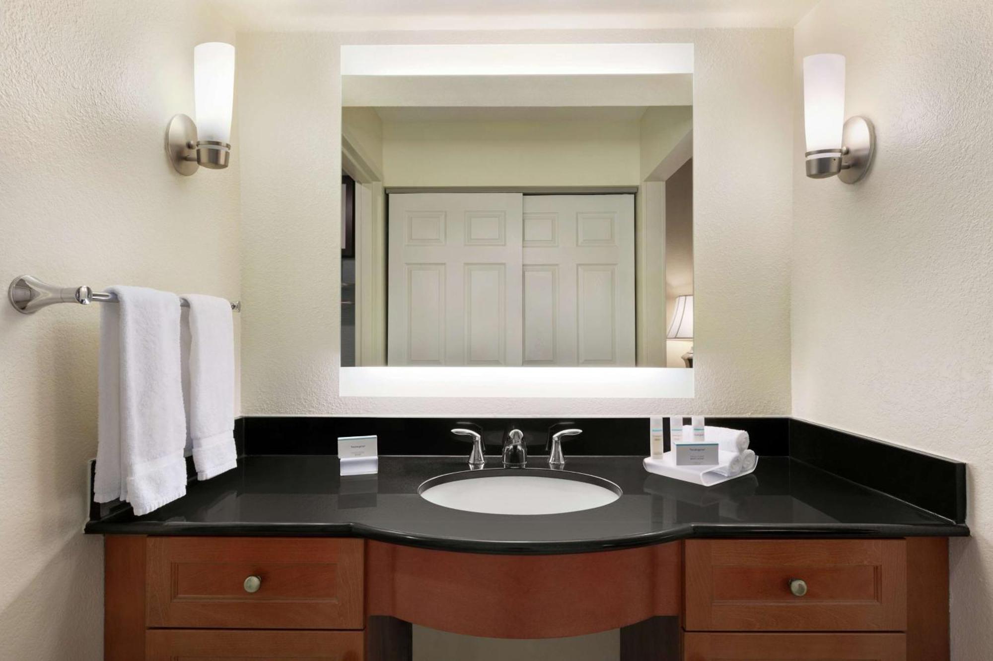 Homewood Suites By Hilton Dallas-Park Central Area Ngoại thất bức ảnh