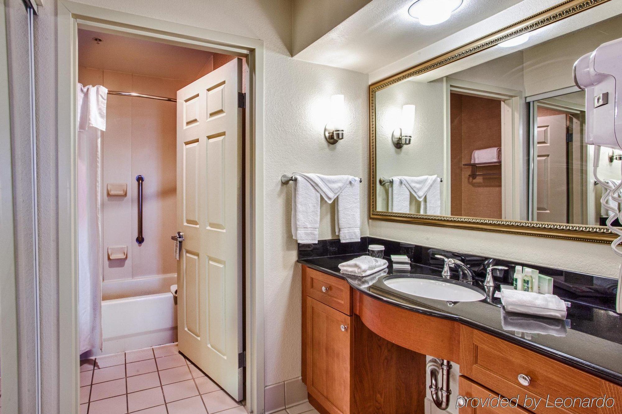 Homewood Suites By Hilton Dallas-Park Central Area Ngoại thất bức ảnh